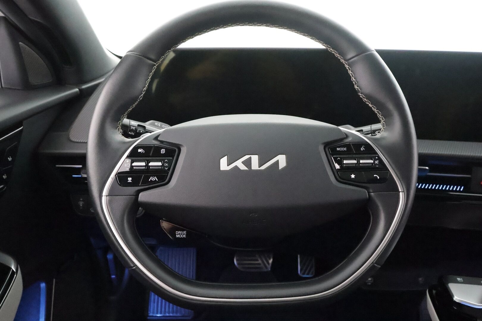 KIA EV6 2022 GT-Line AWD 77 kWh 325 hv - | ACC | ILP | HUD | 360° | Meridian | Kattoluukku | Ilm. relax penkit | Muistipenkki | Keyless | HDA | BSM | CTA | Ambient light | Merkkihuollettu |