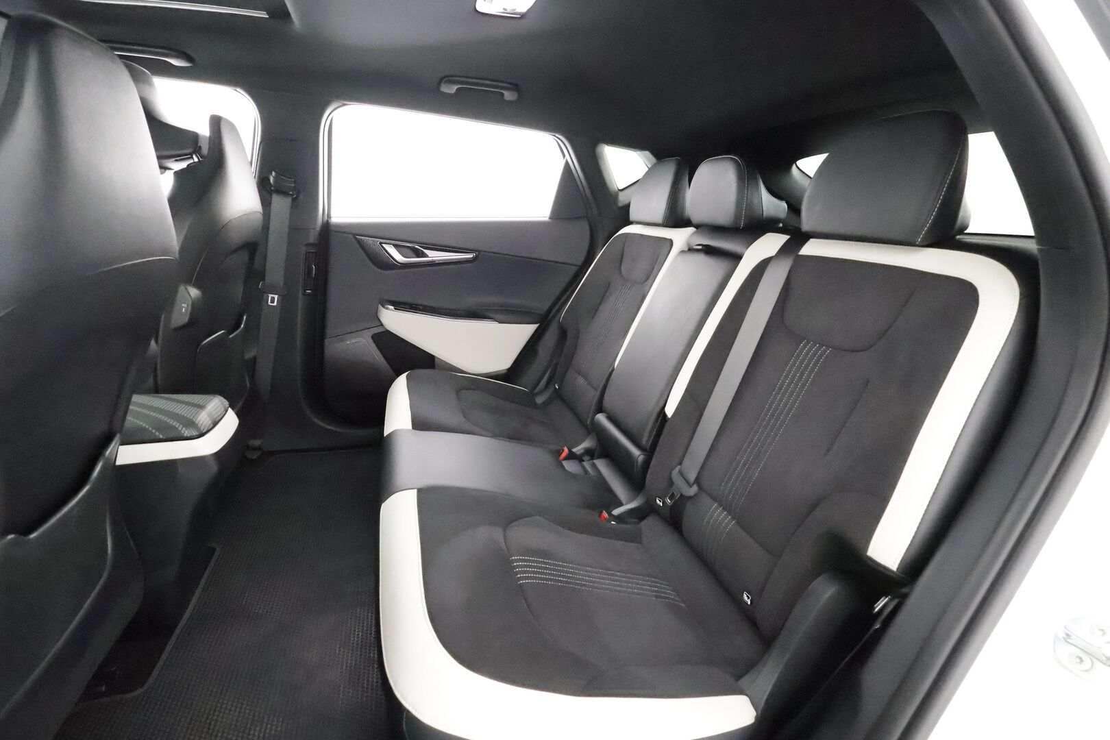 KIA EV6 2022 GT-Line AWD 77 kWh 325 hv - | ACC | ILP | HUD | 360° | Meridian | Kattoluukku | Ilm. relax penkit | Muistipenkki | Keyless | HDA | BSM | CTA | Ambient light | Merkkihuollettu |