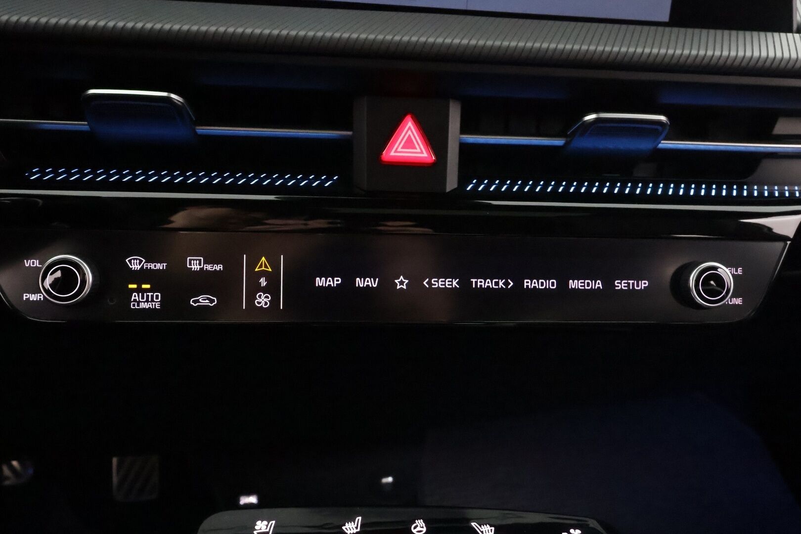 KIA EV6 2022 GT-Line AWD 77 kWh 325 hv - | ACC | ILP | HUD | 360° | Meridian | Kattoluukku | Ilm. relax penkit | Muistipenkki | Keyless | HDA | BSM | CTA | Ambient light | Merkkihuollettu |