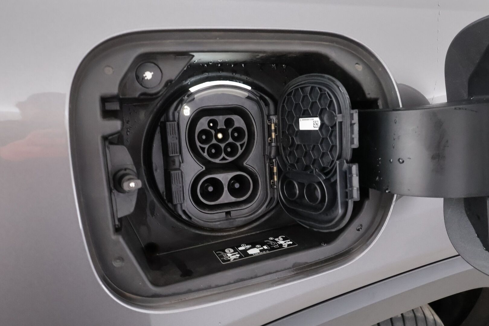 Mercedes-Benz EQB 2023 300 4MATIC - | Distronic+ | Lisälämmitin | Widescreen | burmester | 360-Kamera | Muistipenkit | Puolinahat | Ratinlmmitys | Kahdet Renkaat | Koti & Kauppalaturi |