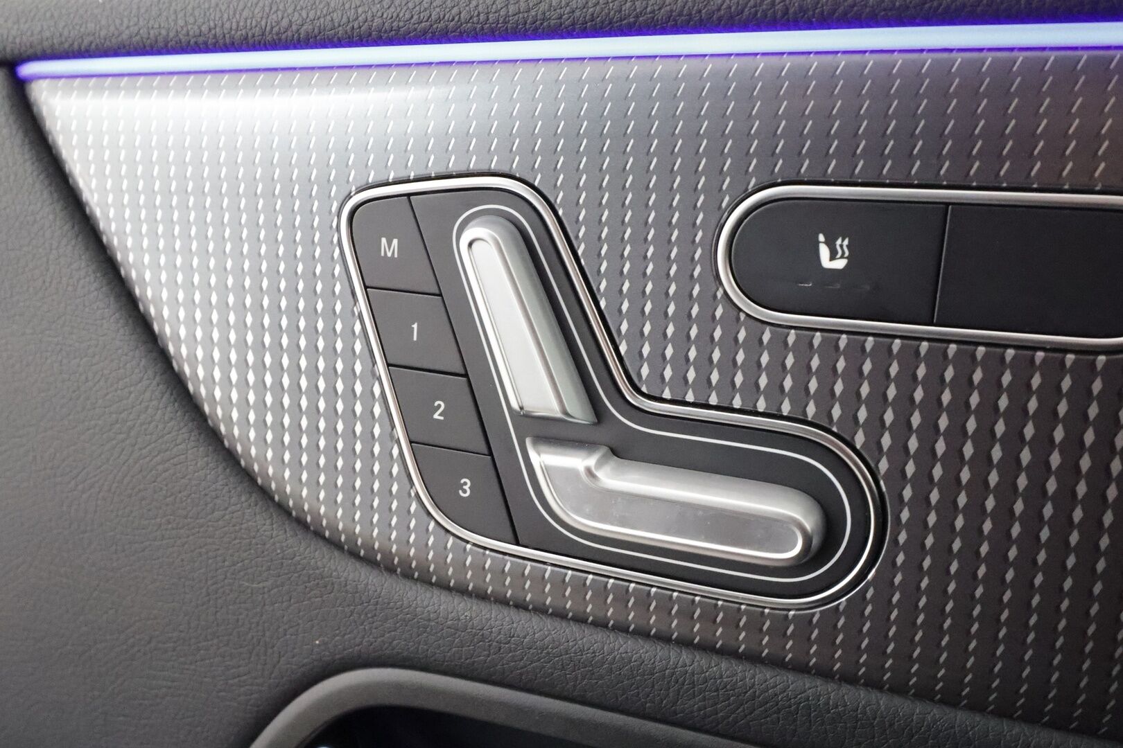 Mercedes-Benz EQB 2023 300 4MATIC - | Distronic+ | Lisälämmitin | Widescreen | burmester | 360-Kamera | Muistipenkit | Puolinahat | Ratinlmmitys | Kahdet Renkaat | Koti & Kauppalaturi |