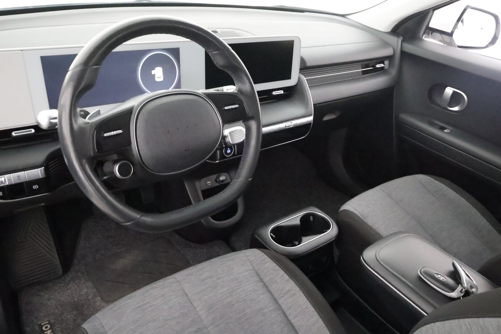 Hyundai IONIQ 5 2022 73 kWh 217 hv Style - | ACC | ILP | Sähköpenkki kuskille | P.kamera ja tutkat | HDA | BSM | CTA | Lämm. ratti | LED | Apple & Android | Merkkihuollot | 2x renkaat aluin | 