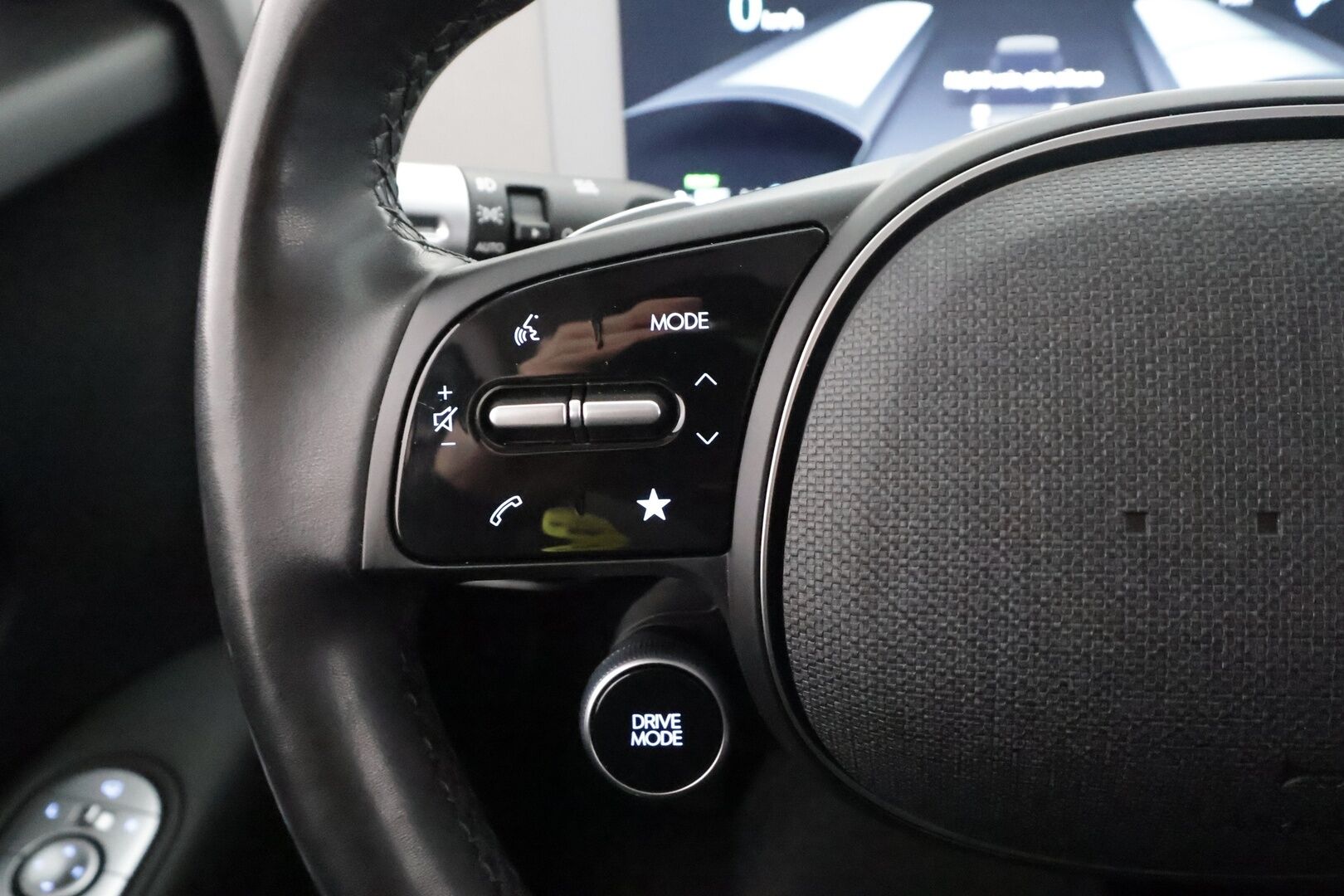 Hyundai IONIQ 5 2022 73 kWh 217 hv Style - | ACC | ILP | Sähköpenkki kuskille | P.kamera ja tutkat | HDA | BSM | CTA | Lämm. ratti | LED | Apple & Android | Merkkihuollot | 2x renkaat aluin | 