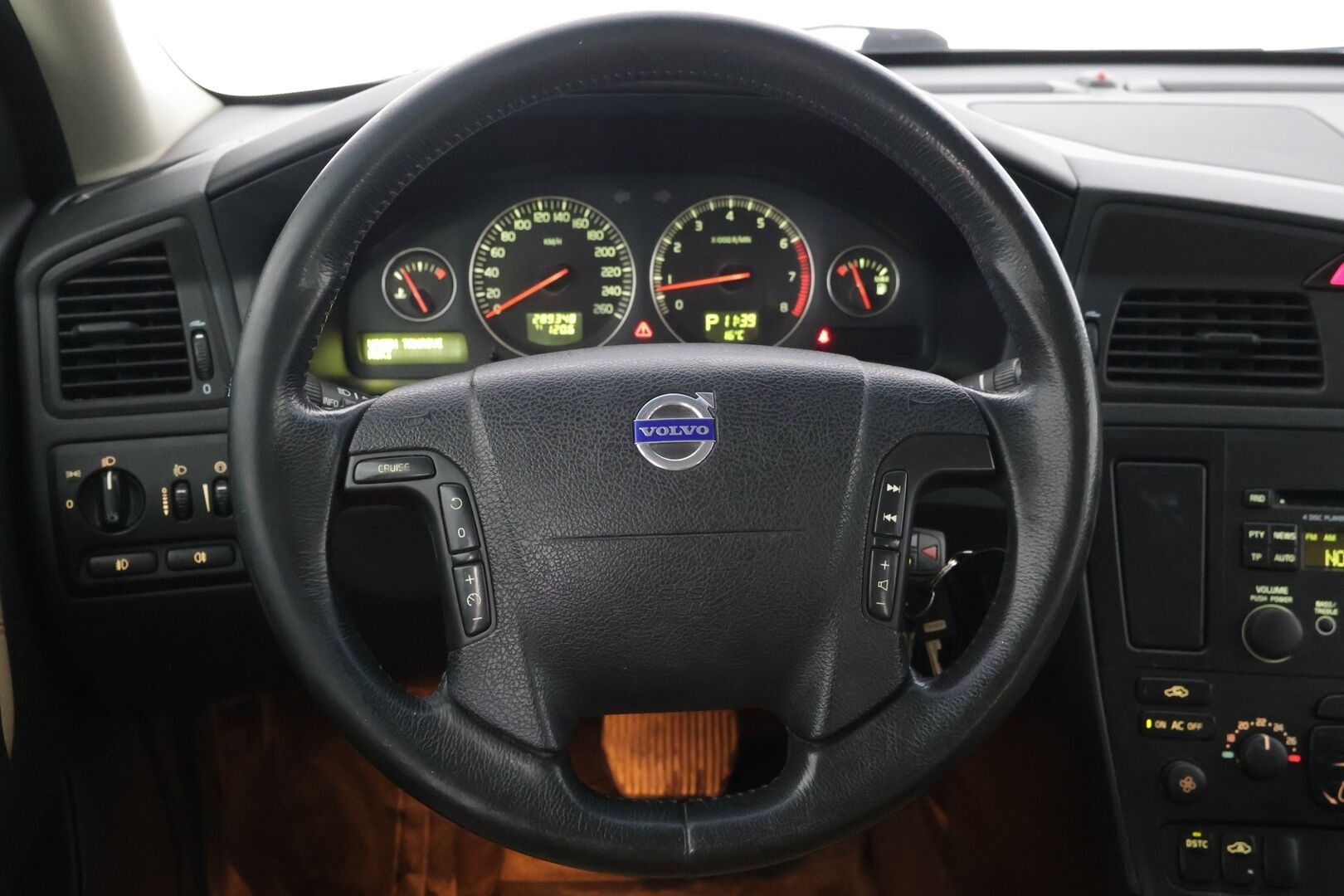 Volvo V70 2004 STW 2.5T AUTOMATIC *MYYDÄÄN HUUTOKAUPAT.COM*