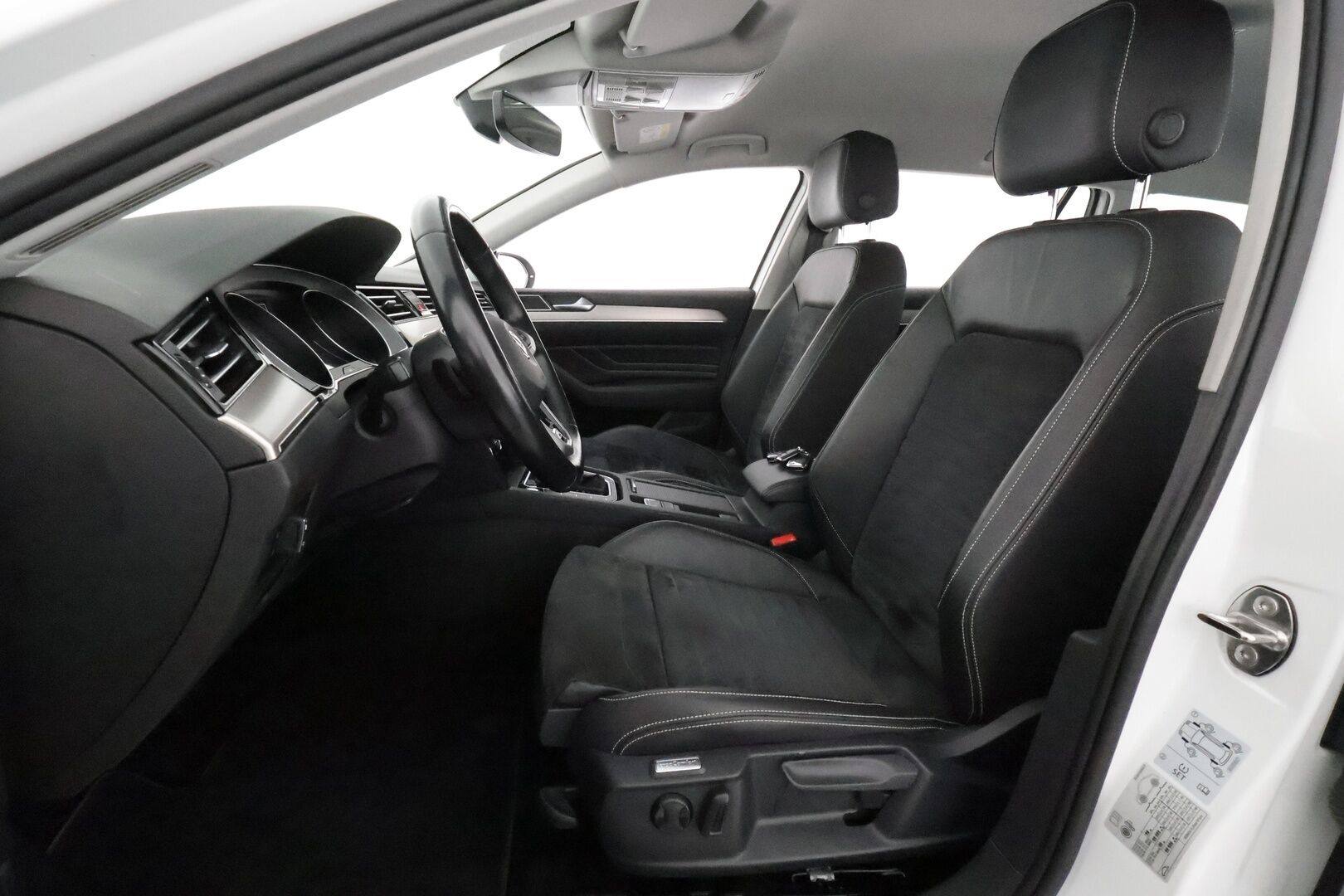 Volkswagen Passat 2020 Variant R-Line 2,0 TDI EVO SCR 110 kW DSG **Webasto / ACC / Matrix-LED / P.Tutkat / Kaistavahti / Navi** - Suomi-auto / Kahdet Renkaat / Merkkihuollettu!