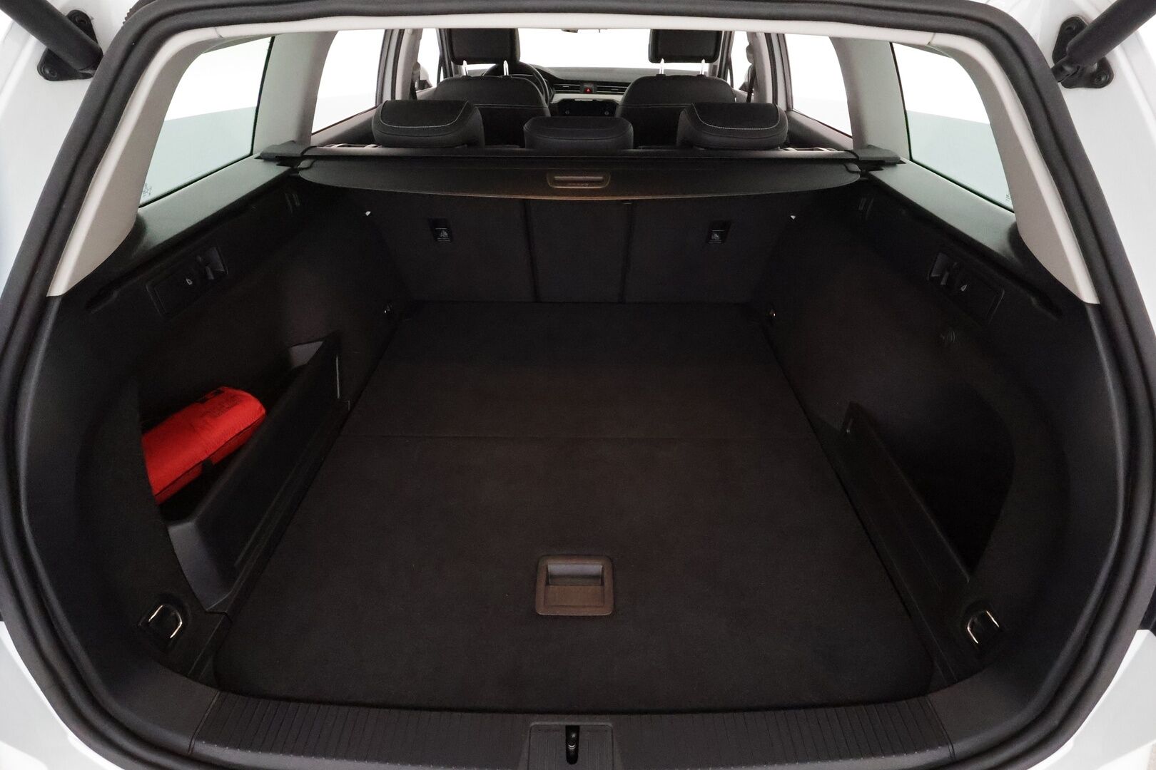 Volkswagen Passat 2020 Variant R-Line 2,0 TDI EVO SCR 110 kW DSG **Webasto / ACC / Matrix-LED / P.Tutkat / Kaistavahti / Navi** - Suomi-auto / Kahdet Renkaat / Merkkihuollettu!