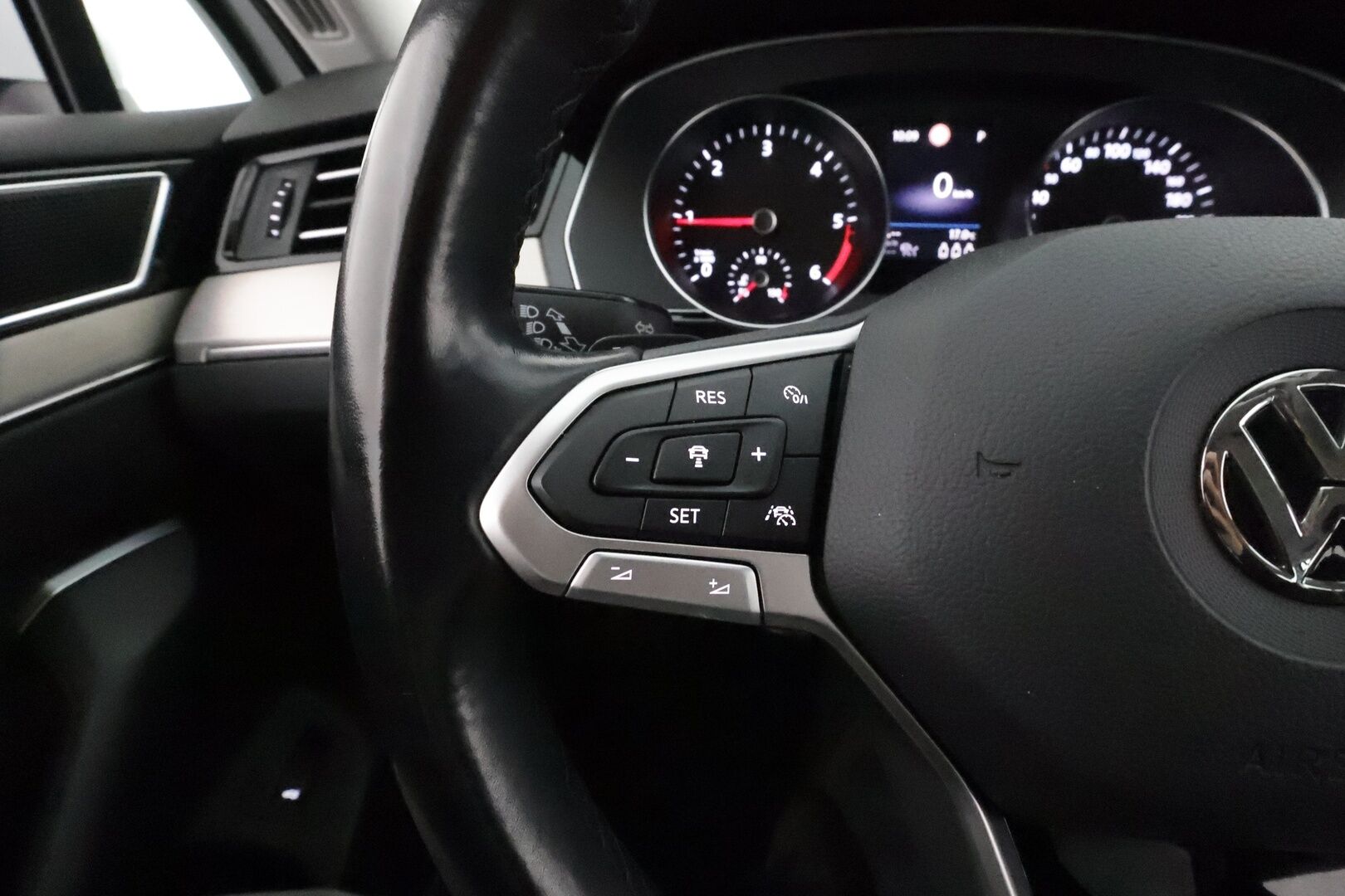 Volkswagen Passat 2020 Variant R-Line 2,0 TDI EVO SCR 110 kW DSG **Webasto / ACC / Matrix-LED / P.Tutkat / Kaistavahti / Navi** - Suomi-auto / Kahdet Renkaat / Merkkihuollettu!