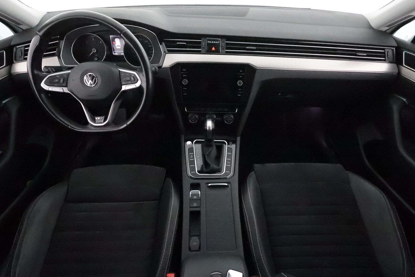 Volkswagen Passat 2020 Variant R-Line 2,0 TDI EVO SCR 110 kW DSG **Webasto / ACC / Matrix-LED / P.Tutkat / Kaistavahti / Navi** - Suomi-auto / Kahdet Renkaat / Merkkihuollettu!