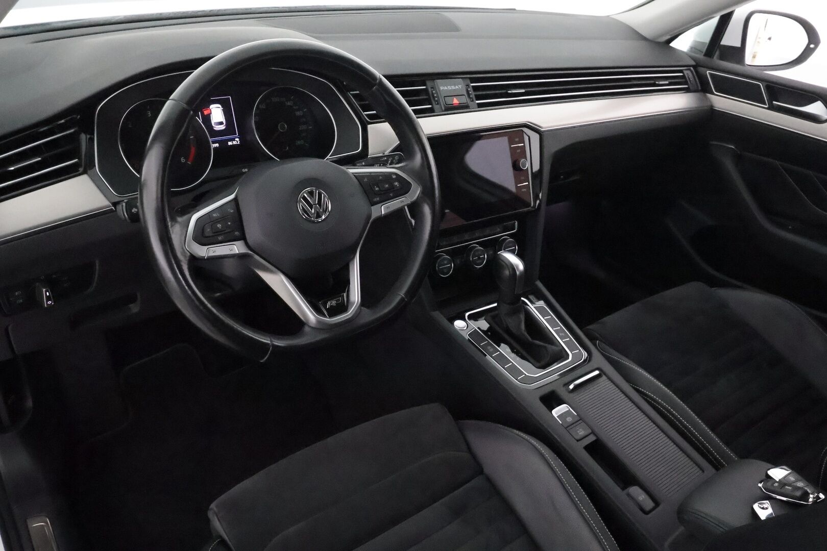 Volkswagen Passat 2020 Variant R-Line 2,0 TDI EVO SCR 110 kW DSG **Webasto / ACC / Matrix-LED / P.Tutkat / Kaistavahti / Navi** - Suomi-auto / Kahdet Renkaat / Merkkihuollettu!