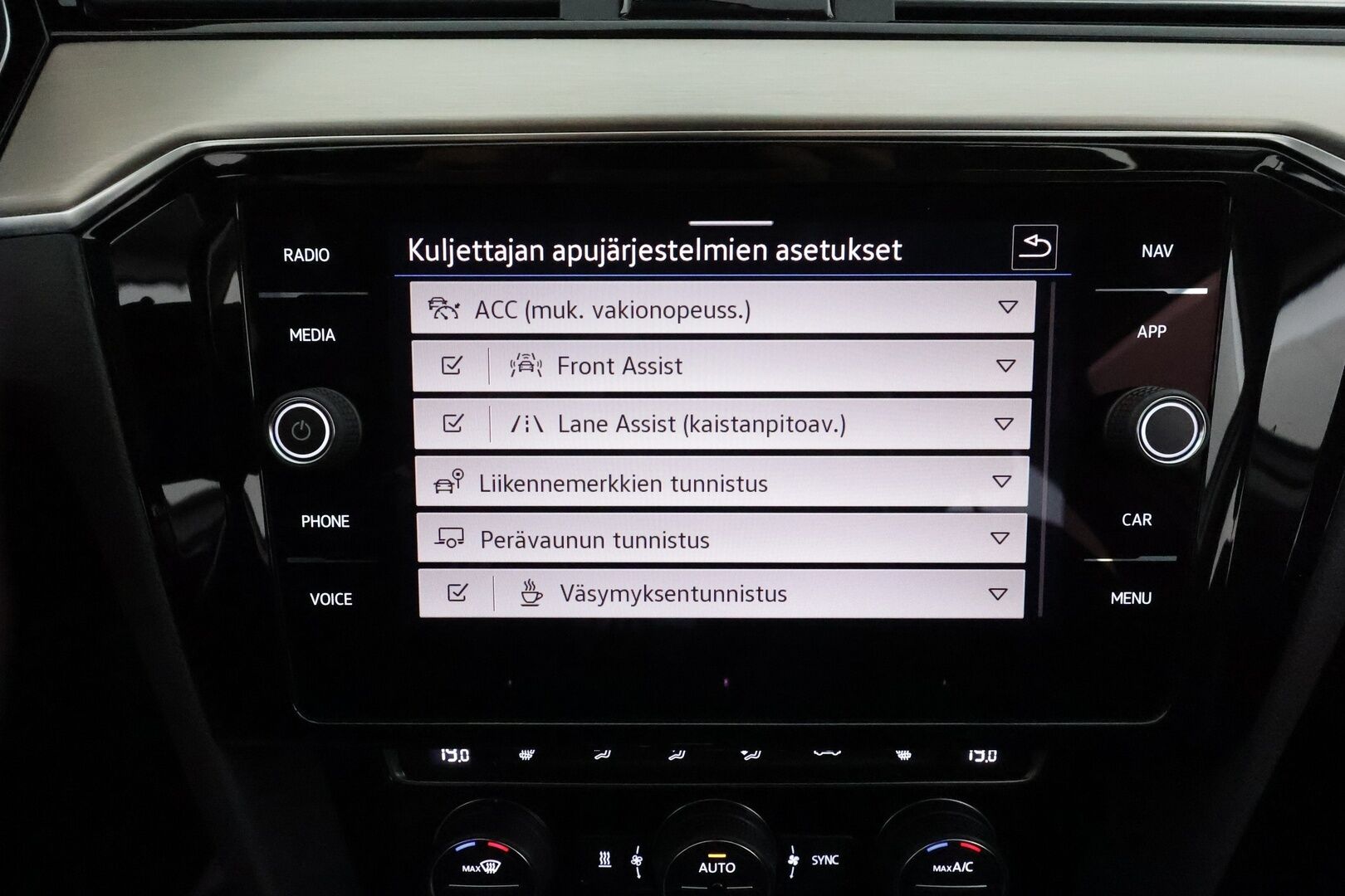 Volkswagen Passat 2020 Variant R-Line 2,0 TDI EVO SCR 110 kW DSG **Webasto / ACC / Matrix-LED / P.Tutkat / Kaistavahti / Navi** - Suomi-auto / Kahdet Renkaat / Merkkihuollettu!