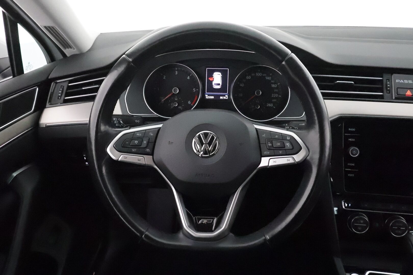 Volkswagen Passat 2020 Variant R-Line 2,0 TDI EVO SCR 110 kW DSG **Webasto / ACC / Matrix-LED / P.Tutkat / Kaistavahti / Navi** - Suomi-auto / Kahdet Renkaat / Merkkihuollettu!