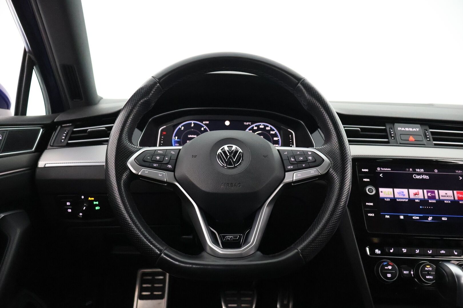 Volkswagen Passat 2020 Variant R-Line 2,0 TDI EVO SCR 110 kW DSG-aut - ACC | Koukku | Matrix-LED | P-kamera | DigimittaristoSuomi-auto | Letkulämmitin | Nahat | 2x renkaat