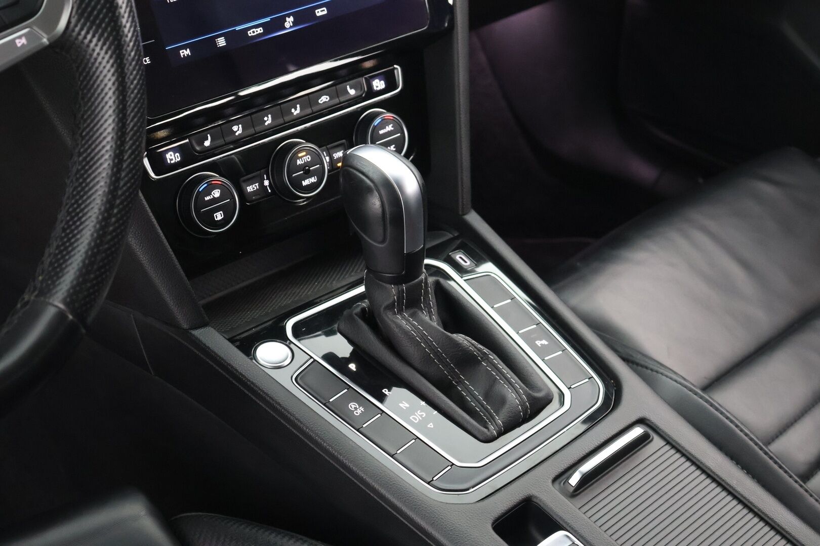 Volkswagen Passat 2020 Variant R-Line 2,0 TDI EVO SCR 110 kW DSG-aut - ACC | Koukku | Matrix-LED | P-kamera | DigimittaristoSuomi-auto | Letkulämmitin | Nahat | 2x renkaat