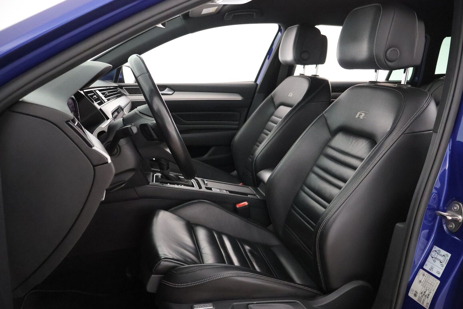 Volkswagen Passat 2020 Variant R-Line 2,0 TDI EVO SCR 110 kW DSG-aut - ACC | Koukku | Matrix-LED | P-kamera | DigimittaristoSuomi-auto | Letkulämmitin | Nahat | 2x renkaat