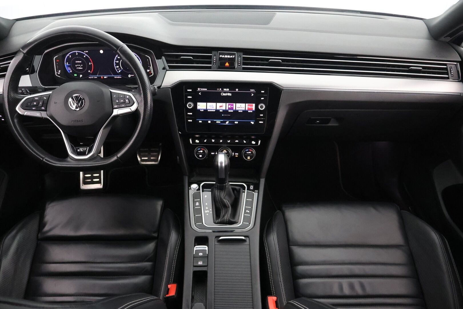 Volkswagen Passat 2020 Variant R-Line 2,0 TDI EVO SCR 110 kW DSG-aut - ACC | Koukku | Matrix-LED | P-kamera | DigimittaristoSuomi-auto | Letkulämmitin | Nahat | 2x renkaat