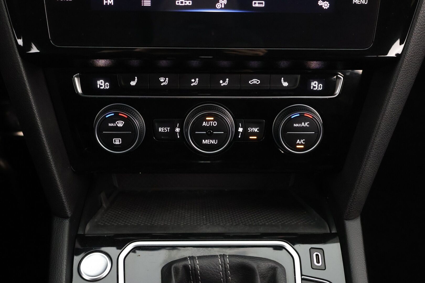 Volkswagen Passat 2020 Variant R-Line 2,0 TDI EVO SCR 110 kW DSG-aut - ACC | Koukku | Matrix-LED | P-kamera | DigimittaristoSuomi-auto | Letkulämmitin | Nahat | 2x renkaat