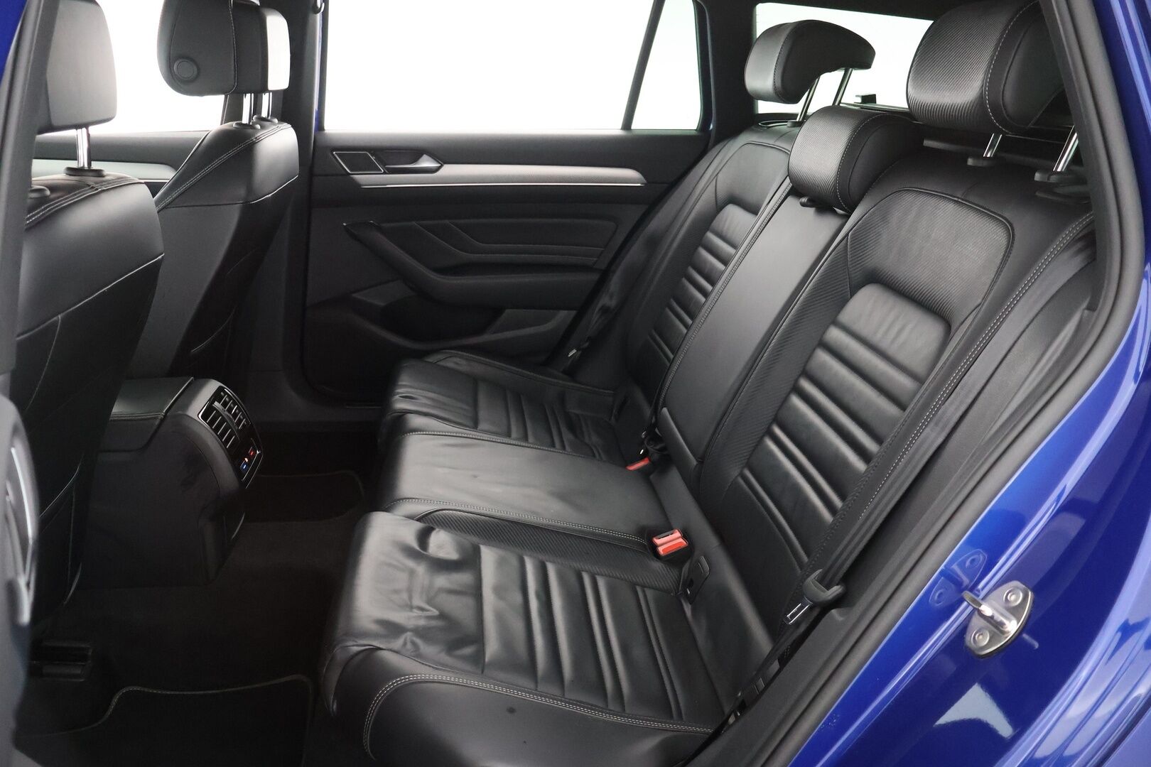 Volkswagen Passat 2020 Variant R-Line 2,0 TDI EVO SCR 110 kW DSG-aut - ACC | Koukku | Matrix-LED | P-kamera | DigimittaristoSuomi-auto | Letkulämmitin | Nahat | 2x renkaat