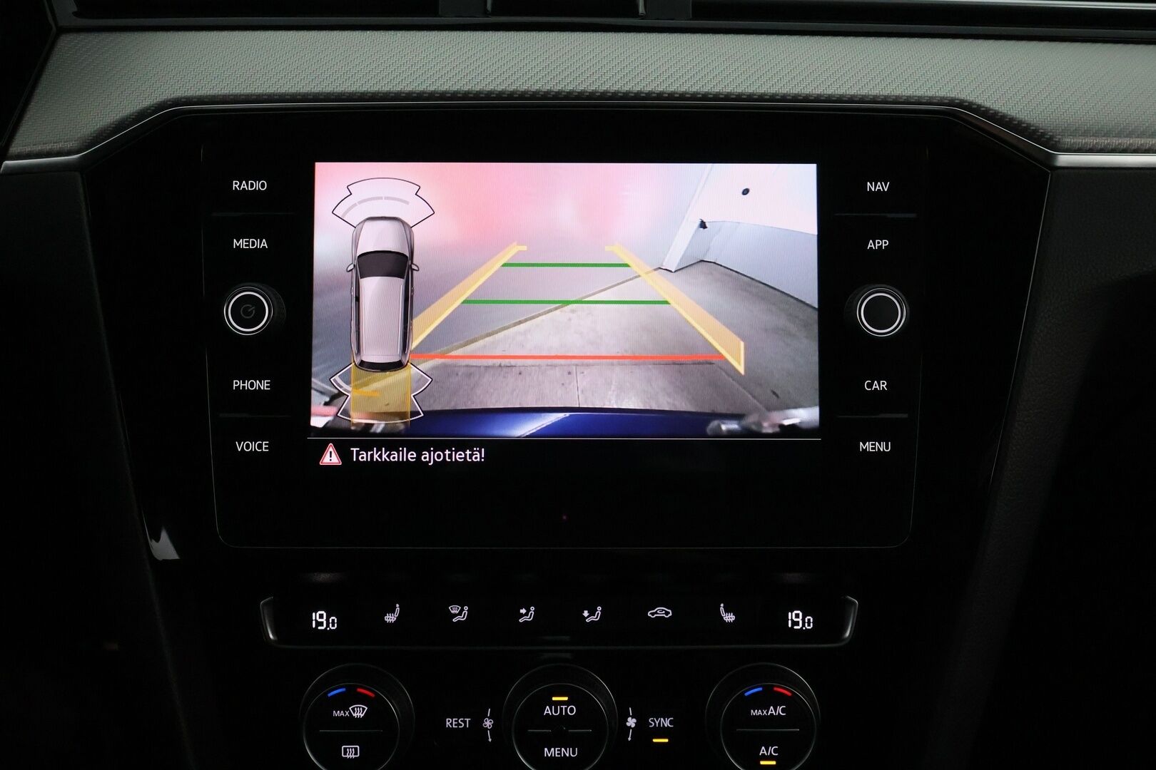 Volkswagen Passat 2020 Variant R-Line 2,0 TDI EVO SCR 110 kW DSG-aut - ACC | Koukku | Matrix-LED | P-kamera | DigimittaristoSuomi-auto | Letkulämmitin | Nahat | 2x renkaat
