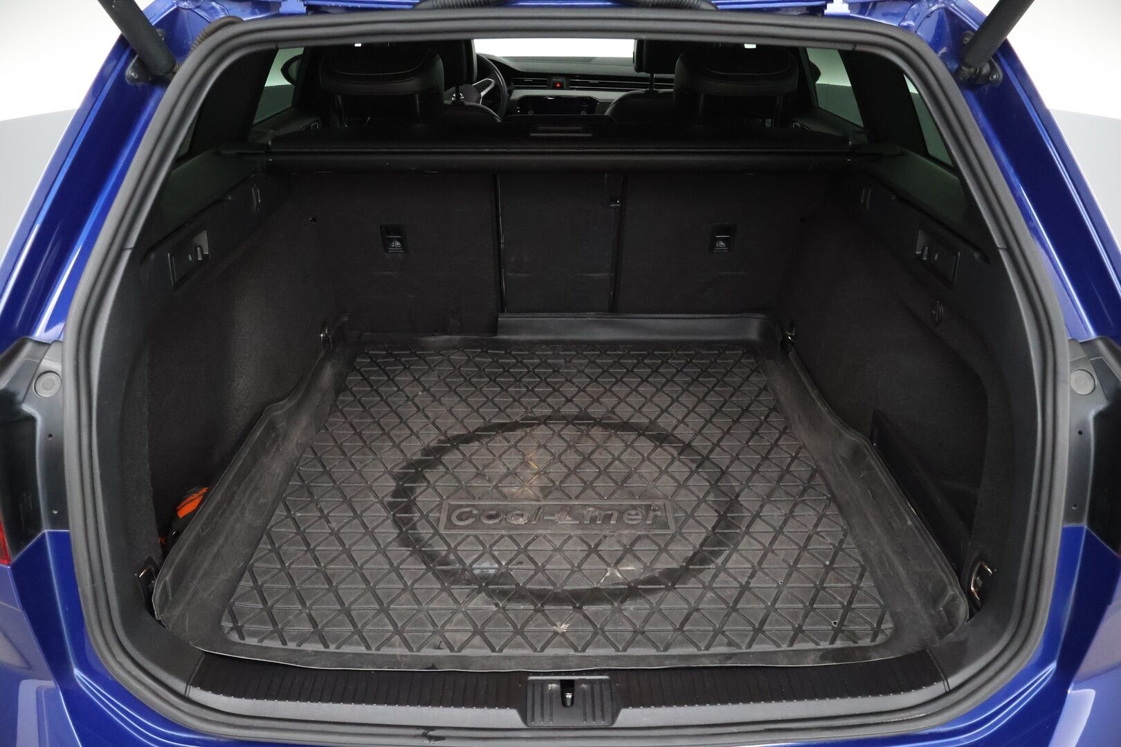 Volkswagen Passat 2020 Variant R-Line 2,0 TDI EVO SCR 110 kW DSG-aut - ACC | Koukku | Matrix-LED | P-kamera | DigimittaristoSuomi-auto | Letkulämmitin | Nahat | 2x renkaat