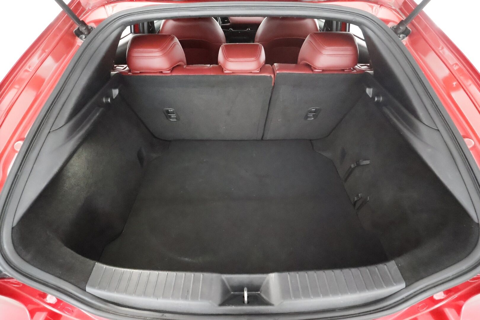 Mazda Mazda3 2020 Hatchback 2,0 (180hv) M Hybrid Skyactiv-X Elegance Business MT Red * ACC / HUD / P.kamera / Muistipenkki * - Bose / LED / Navi / 1.Om Suomi-auto / Kahdet renkaat aluvanteilla / Merkkihuollettu / Huippuvarusteet