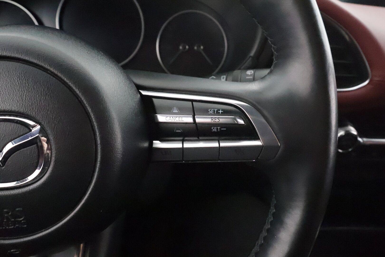 Mazda Mazda3 2020 Hatchback 2,0 (180hv) M Hybrid Skyactiv-X Elegance Business MT Red * ACC / HUD / P.kamera / Muistipenkki * - Bose / LED / Navi / 1.Om Suomi-auto / Kahdet renkaat aluvanteilla / Merkkihuollettu / Huippuvarusteet