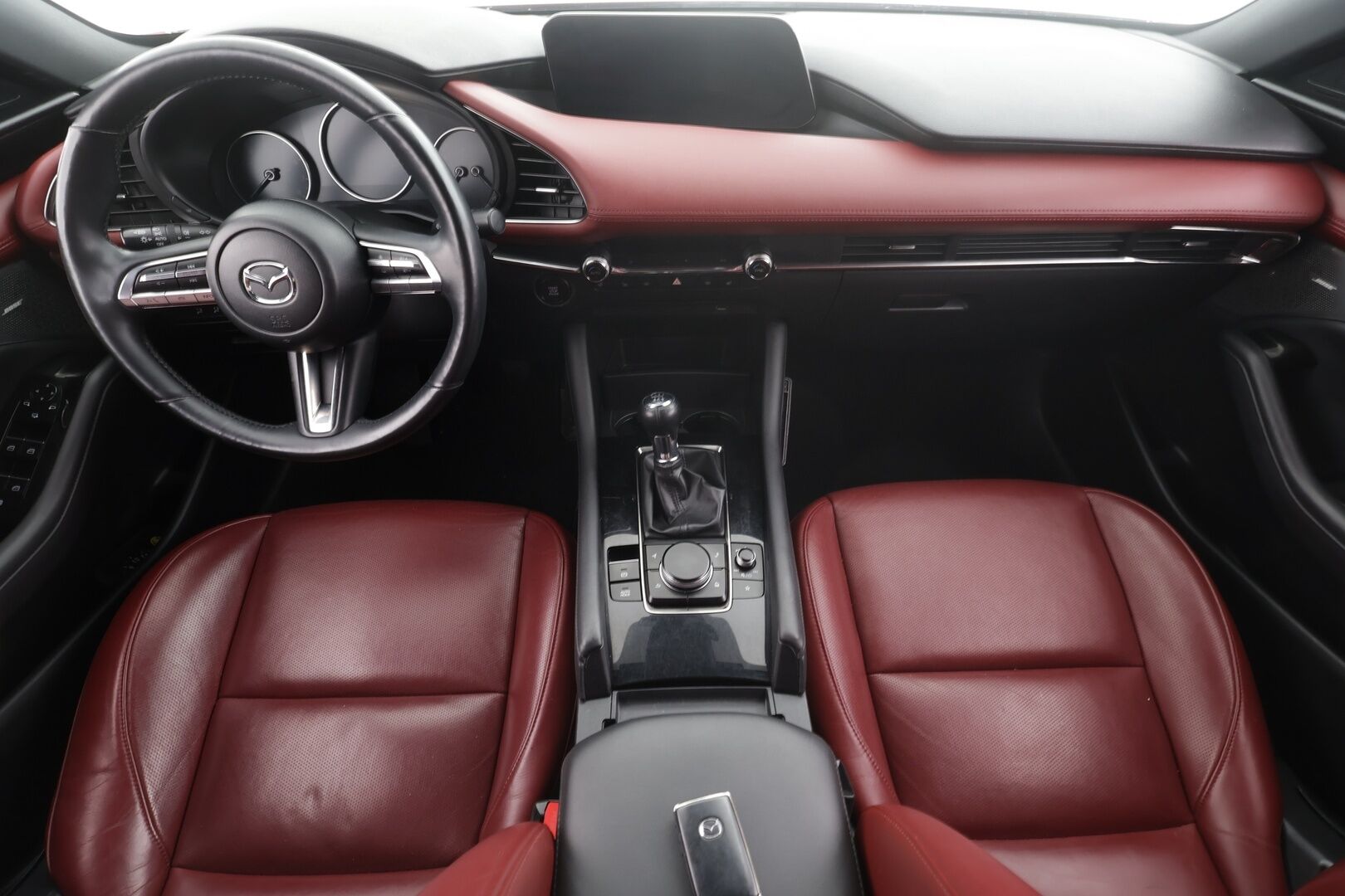 Mazda Mazda3 2020 Hatchback 2,0 (180hv) M Hybrid Skyactiv-X Elegance Business MT Red * ACC / HUD / P.kamera / Muistipenkki * - Bose / LED / Navi / 1.Om Suomi-auto / Kahdet renkaat aluvanteilla / Merkkihuollettu / Huippuvarusteet