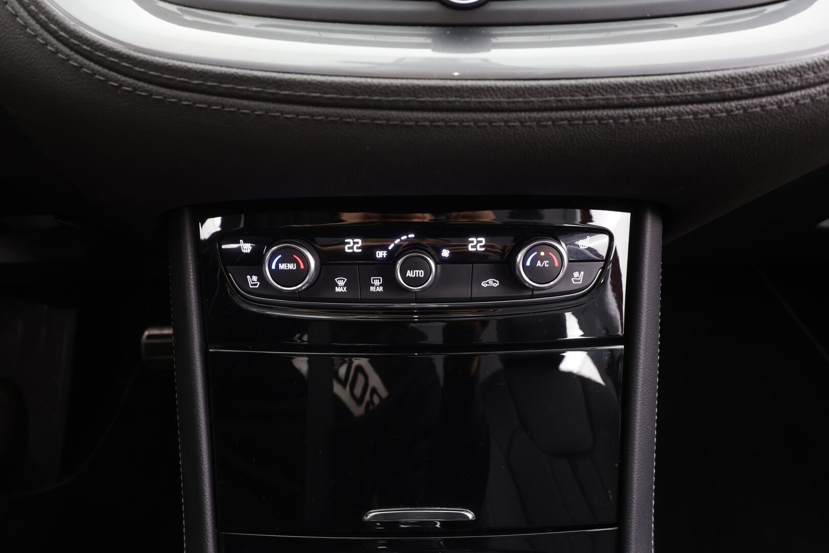 Opel Grandland X 2021 PHEV Executive 300 Turbo A8 AWD - | ACC | 360-Kamera | LED | Muistipenkki | Ilmastoidut Sporttinahat | Apple&Android | 1.Om Suomi-Auto | Kahdet Renkaat | Merkkihuollettu |