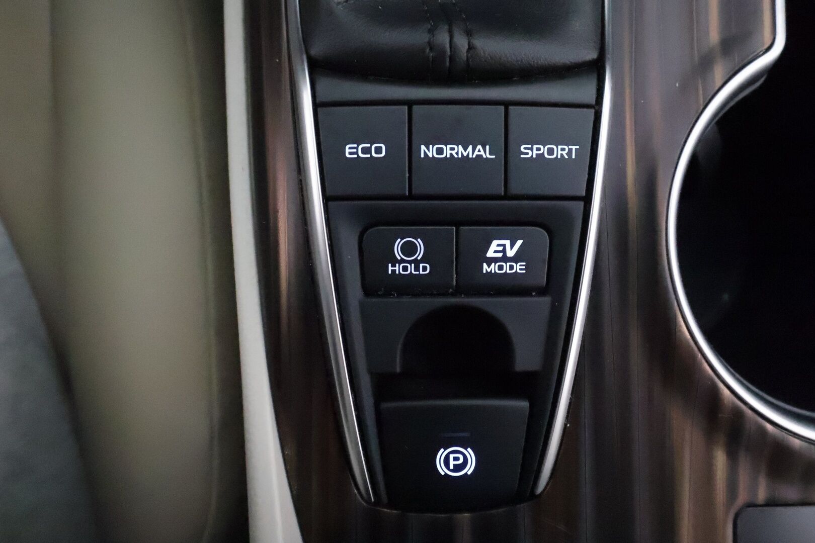 Toyota Camry 2020 2,5 Hybrid Style Business **Webasto / ACC / P.kamera / LED / Navi / Sähköpenkit / Vaaleat nahat** - 1.Om Suomi-auto / Kahdet renkaat aluvanteilla