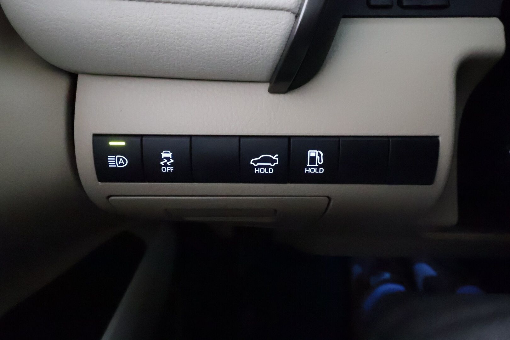 Toyota Camry 2020 2,5 Hybrid Style Business **Webasto / ACC / P.kamera / LED / Navi / Sähköpenkit / Vaaleat nahat** - *HYVÄT NOKIAN NASTAT! / 1.Om Suomi-auto / Kahdet renkaat aluvanteilla* - HULLU BLACKWEEK KORKOTARJOUS 2,49%