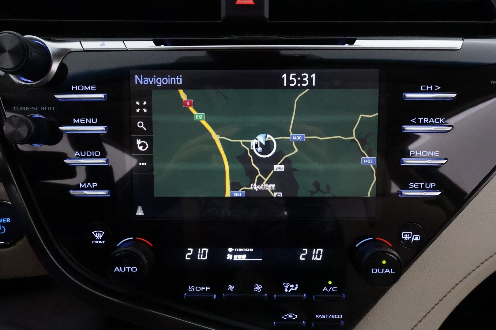 Toyota Camry 2020 2,5 Hybrid Style Business **Webasto / ACC / P.kamera / LED / Navi / Sähköpenkit / Vaaleat nahat** - *HYVÄT NOKIAN NASTAT! / 1.Om Suomi-auto / Kahdet renkaat aluvanteilla* - HULLU BLACKWEEK KORKOTARJOUS 2,49%