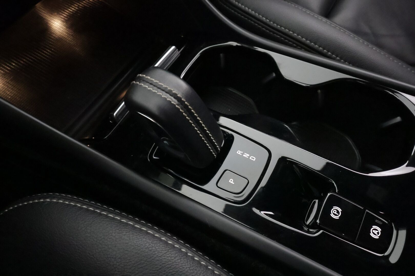 Volvo XC40 2021 T5 TwE Business R-Design aut /* ACC / Webasto / Sporttinahat / Harman/Kardon / Keyless / P.Kamera * - 1.Om suomi-auto / Kahdet Renkaat 