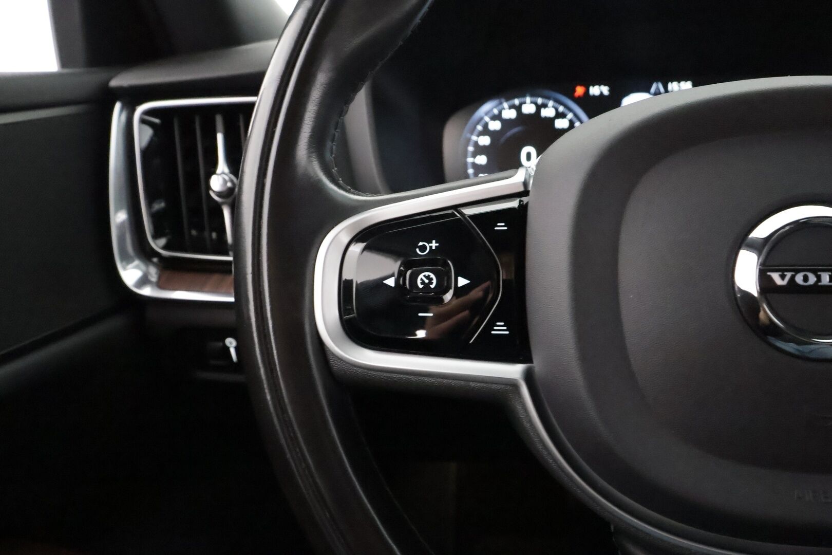 Volvo V60 2021 T6 TwE AWD Inscription aut - | ACC | koukku | Webasto | Muistipenkki | Ratinlämmitys | Sporttinahat | P.Kamera | Blis | High Performance audio | Keyless | Apple&Android | Suomi-auto | Kahdet Renkaat | Merkkihuollettu | 