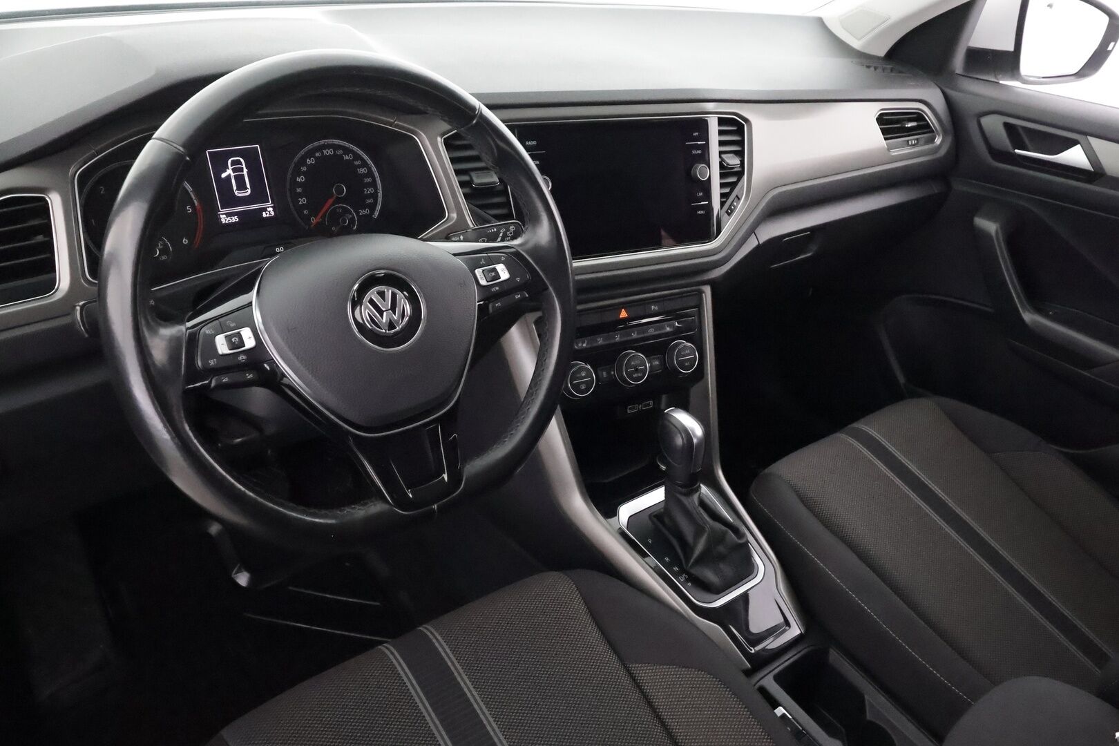 Volkswagen T-Roc 2020 Style 2,0 TDI 110 kW DSG-automaatti - | ACC | Webasto | P.kamera | LED | Lane Assist | Apple & Android | Sähk. takaluukku | Lämm. ratti | 2x renkaat aluin | Suomiauto | 