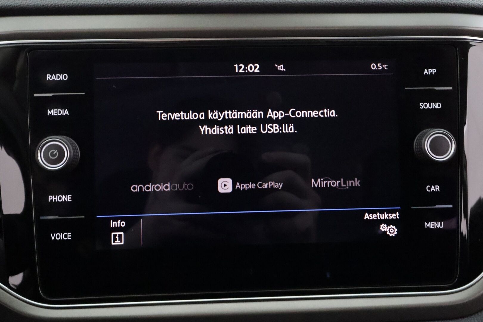 Volkswagen T-Roc 2020 Style 2,0 TDI 110 kW DSG-automaatti - | ACC | Webasto | P.kamera | LED | Lane Assist | Apple & Android | Sähk. takaluukku | Lämm. ratti | 2x renkaat aluin | Suomiauto | 