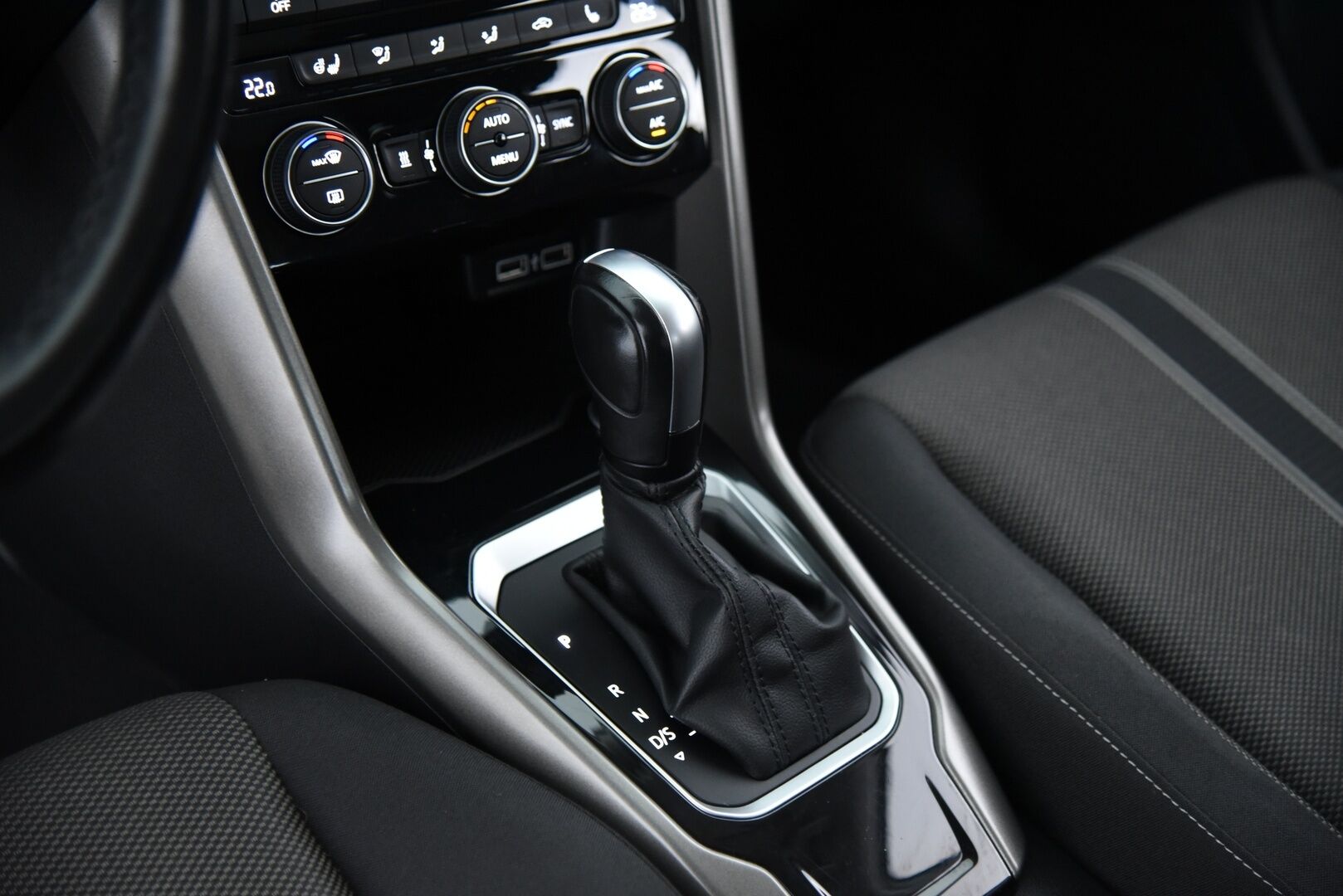Volkswagen T-Roc 2020 Style 2,0 TDI 110 kW DSG-aut / Webasto / Adapt.vak / Suomi-auto / LED / P-tutkat / - P. Kamera / AppleCarPlay / AndroidAuto
