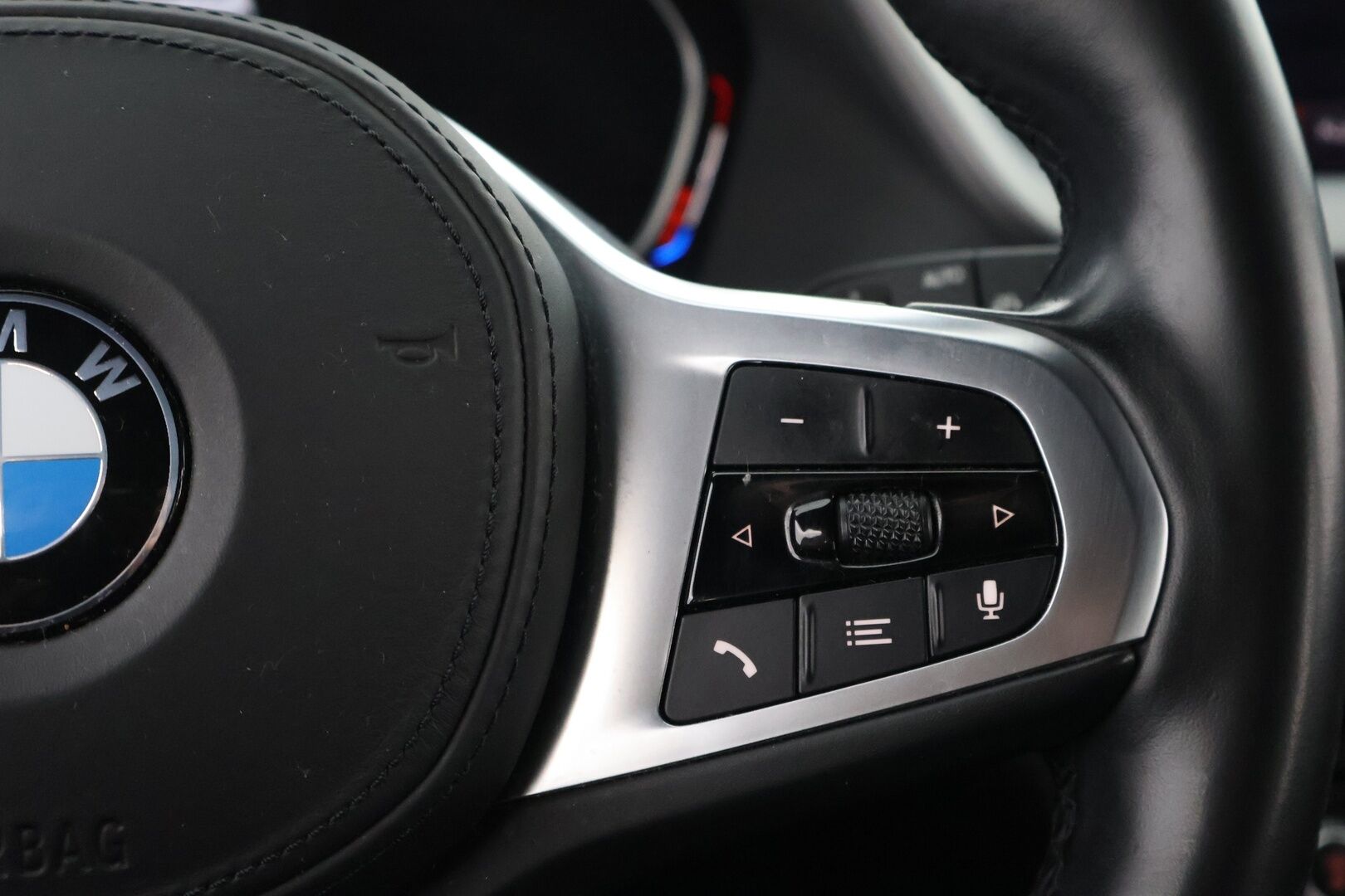 BMW 118 2021 F40 Hatchback 118i A The 1 Edition M Sport * Vetokoukku / Sporttipenkit / Digimittari / Puolinahkasisusta / BLIS / - Huippuvarusteet / Näyttävä / 2x Hyvät renkaat!