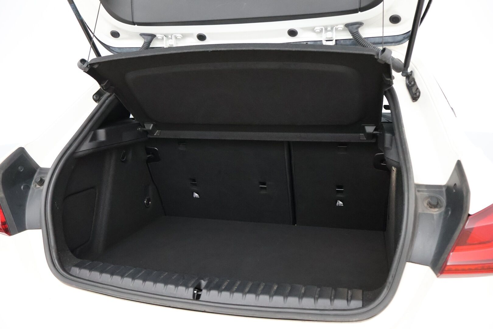 BMW 118 2021 F40 Hatchback 118i A The 1 Edition M Sport * Vetokoukku / Sporttipenkit / Digimittari / Puolinahkasisusta / BLIS / - Huippuvarusteet / Näyttävä / 2x Hyvät renkaat!