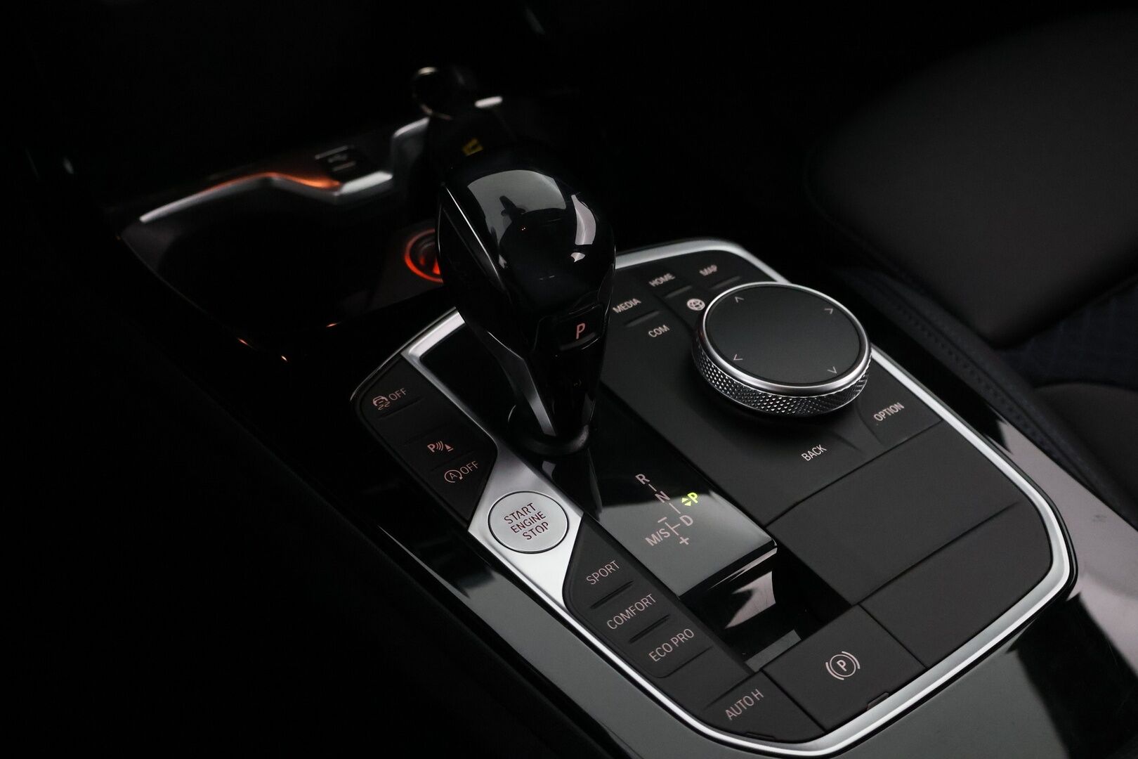 BMW 118 2020 F40 Hatchback 118i A The 1 Edition M Sport * Vetokoukku / Sporttipenkit / Digimittari / Puolinahkasisusta / BLIS / - Huippuvarusteet / Näyttävä / Juuri tullut Tampereelle! - HULLUT JOULUT KORKOTARJOUS 2,49% 