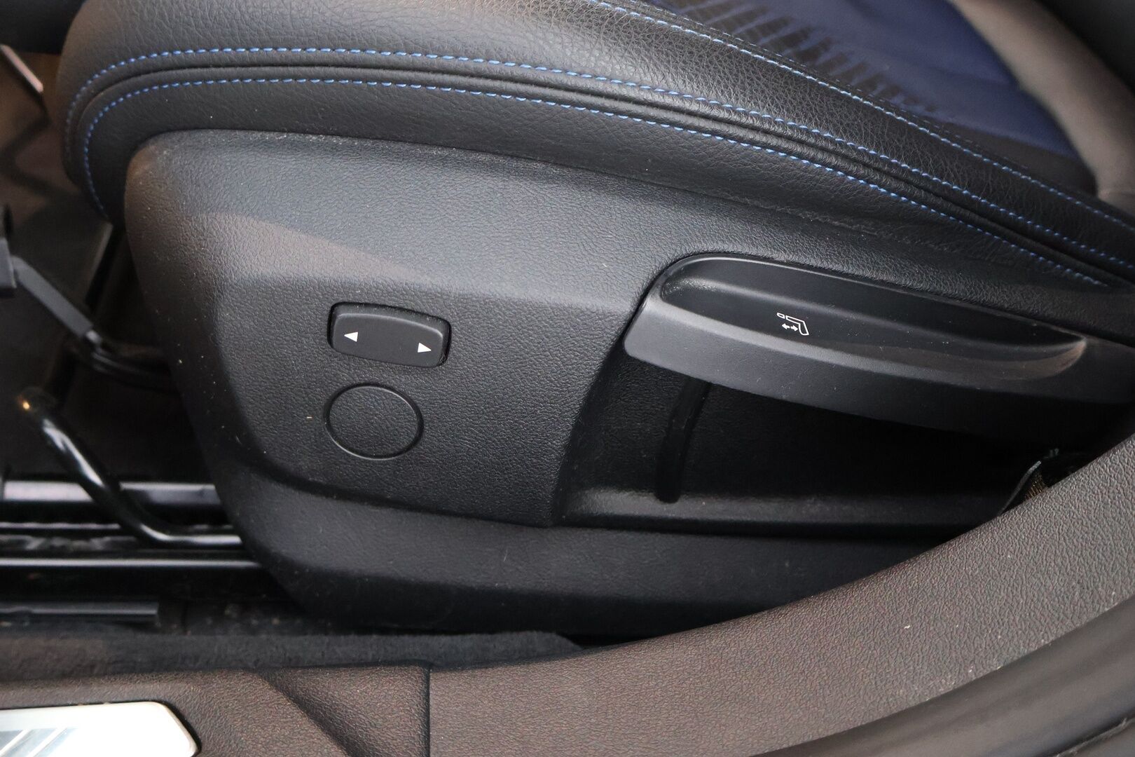 BMW 118 2021 F40 Hatchback 118i A The 1 Edition M Sport * Vetokoukku / Sporttipenkit / Digimittari / Puolinahkasisusta / BLIS / - Huippuvarusteet / Näyttävä / 2x Hyvät renkaat!