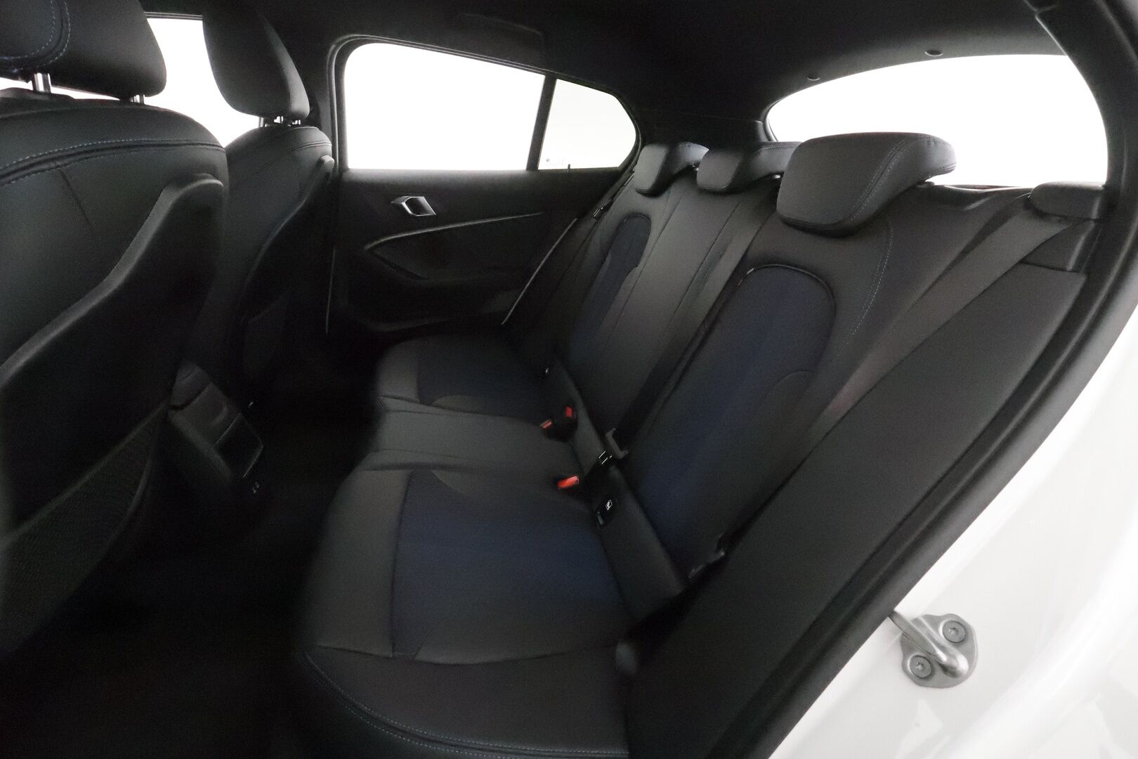 BMW 118 2021 F40 Hatchback 118i The 1 Edition M Sport **Koukku / Sporttipenkit / Lohkolämmitin / P.tutkat / Navi / Kaistavahti** - Suomi-auto / Kahdet Renkaat