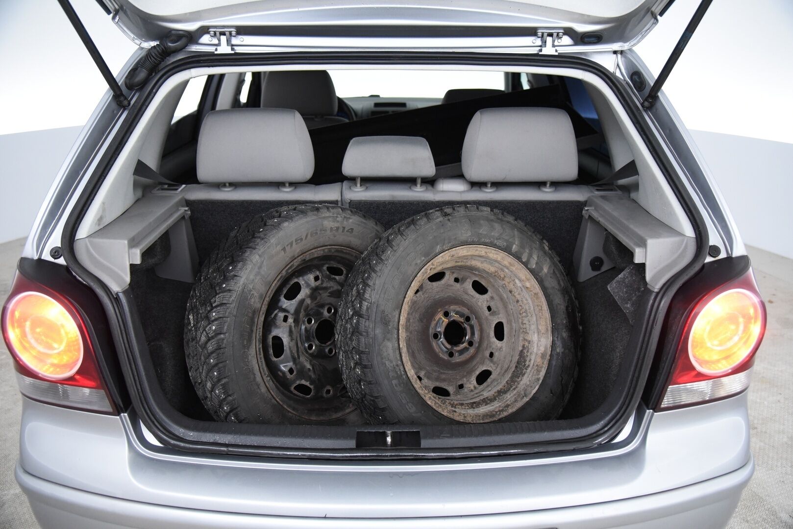 Volkswagen Polo 2006 4D POLO / Lohkolämmitin / Huoltokirja / 2x Renkaat / Suomi-auto - YritysOutlet - Myydään vain yrityksille - Seuraava katsastus 06/26!