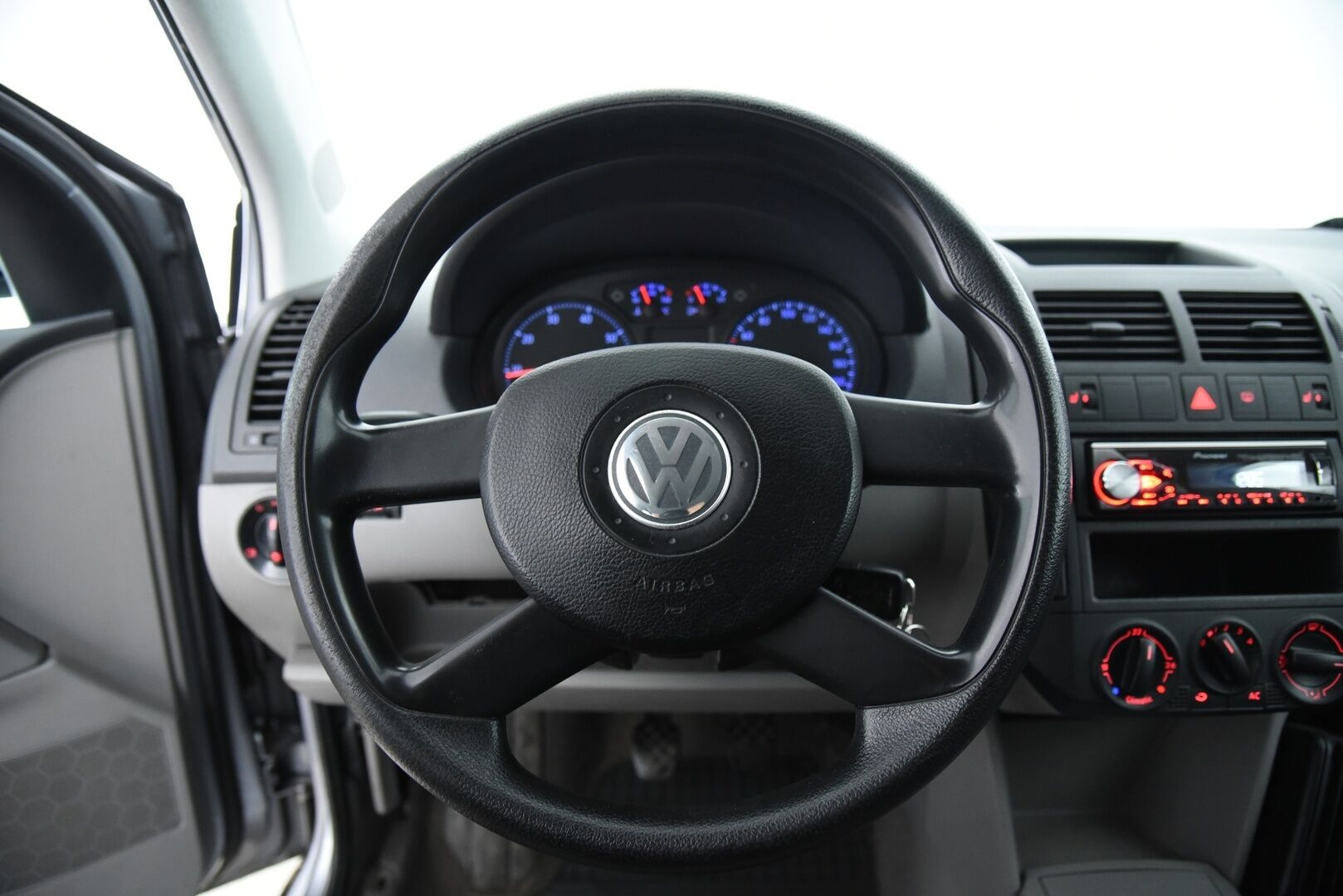 Volkswagen Polo 2006 4D POLO / Lohkolämmitin / Huoltokirja / 2x Renkaat / Suomi-auto - YritysOutlet - Myydään vain yrityksille - Seuraava katsastus 06/26!