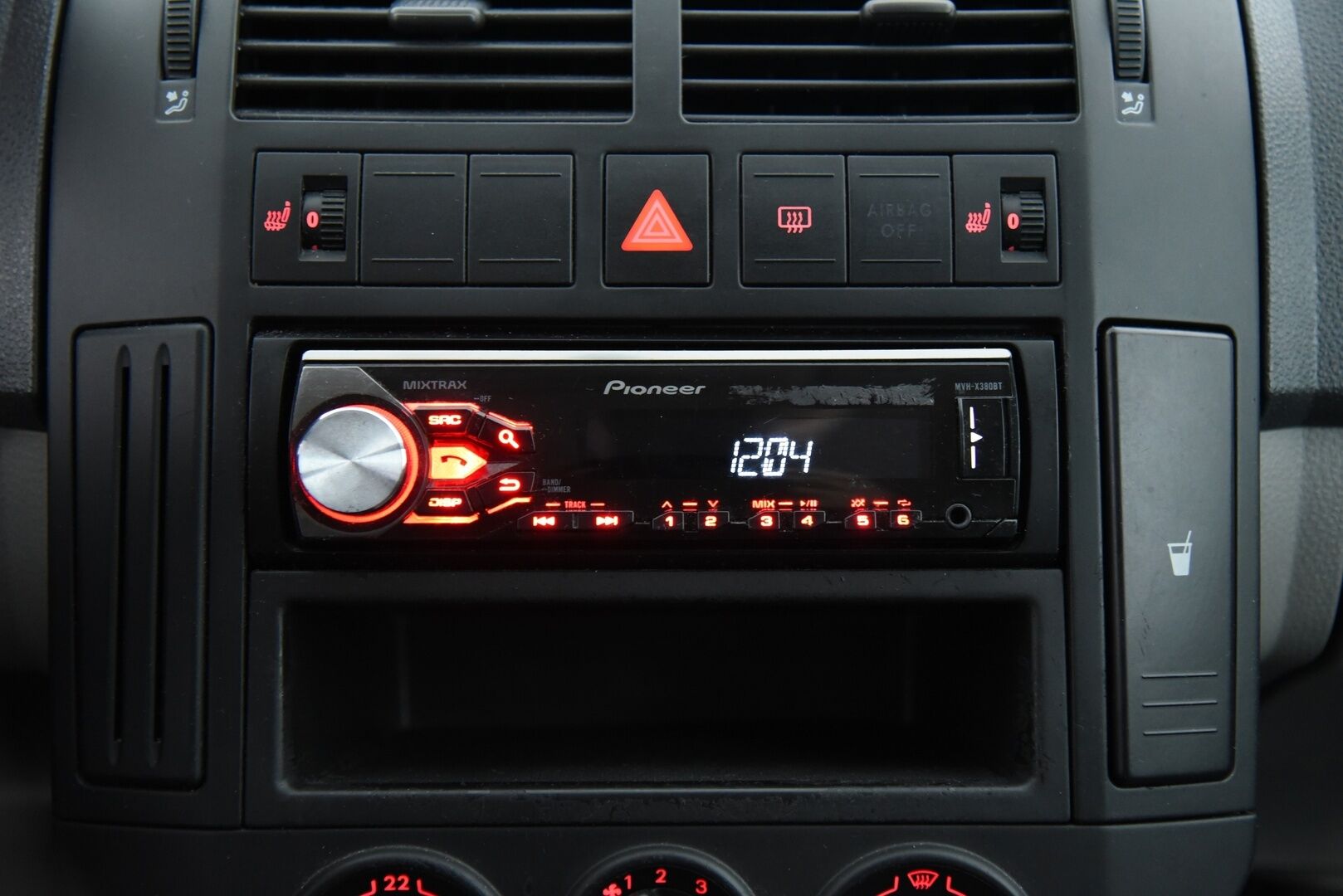 Volkswagen Polo 2006 4D POLO / Lohkolämmitin / Huoltokirja / 2x Renkaat / Suomi-auto - YritysOutlet - Myydään vain yrityksille - Seuraava katsastus 06/26!