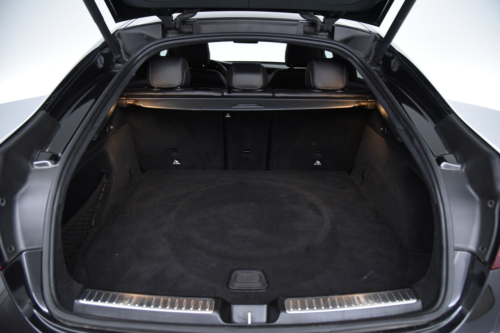 Mercedes-Benz GLC 2020 300 e 4MATIC A Business Coupé EQ Power AMG/ AMG Sisä- ja ulkopaketti / Koukku / LED / P-kamera - 3,99 % KORKOTARJOUS TÄHÄN AUTOON 31.8. ASTI! - Näyttävä Suomi-auto kattavilla varusteilla! 