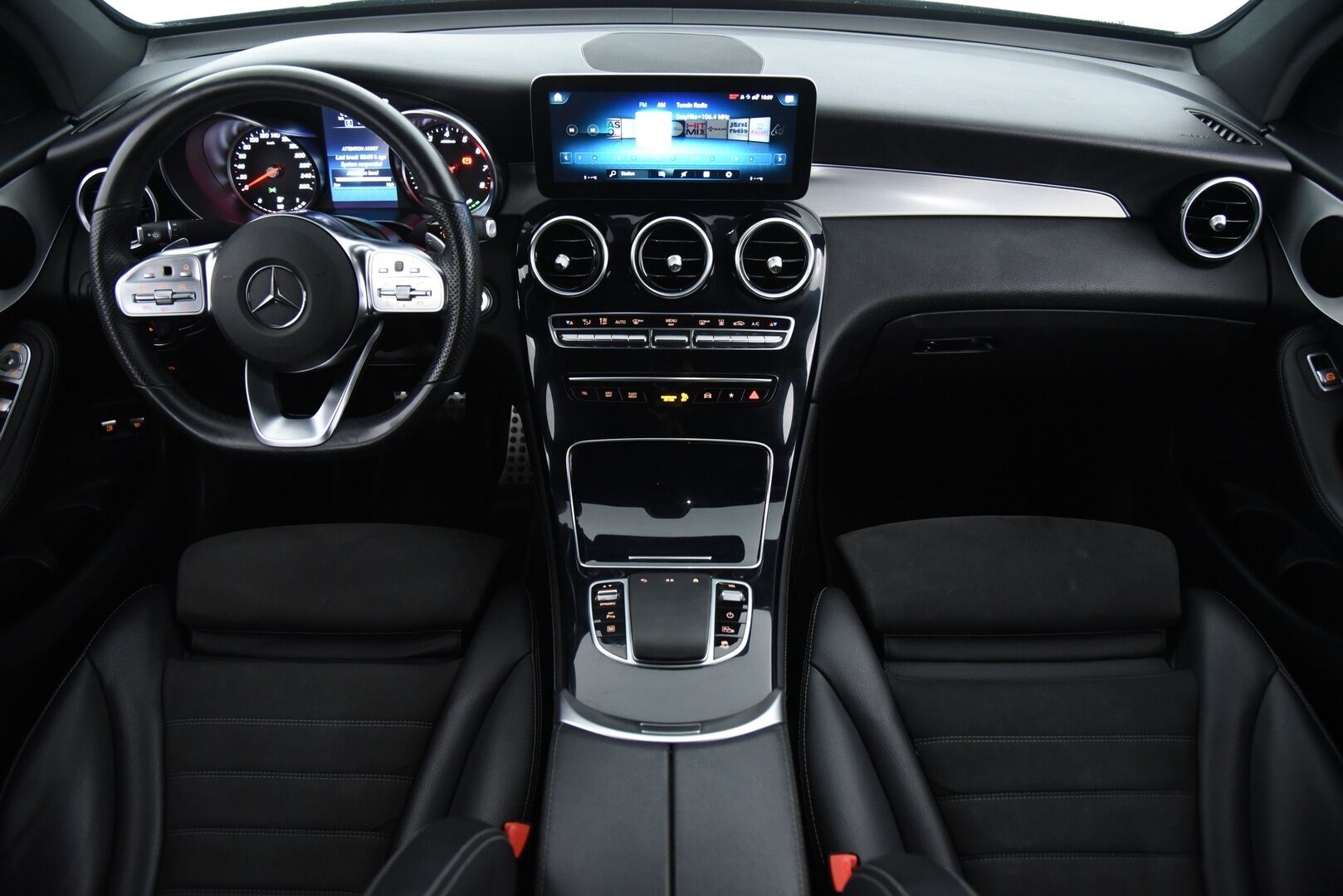 Mercedes-Benz GLC 2020 300 e 4MATIC A Business Coupé EQ Power AMG/ AMG Sisä- ja ulkopaketti / Koukku / LED / P-kamera - 3,99 % KORKOTARJOUS TÄHÄN AUTOON 31.8. ASTI! - Näyttävä Suomi-auto kattavilla varusteilla! 
