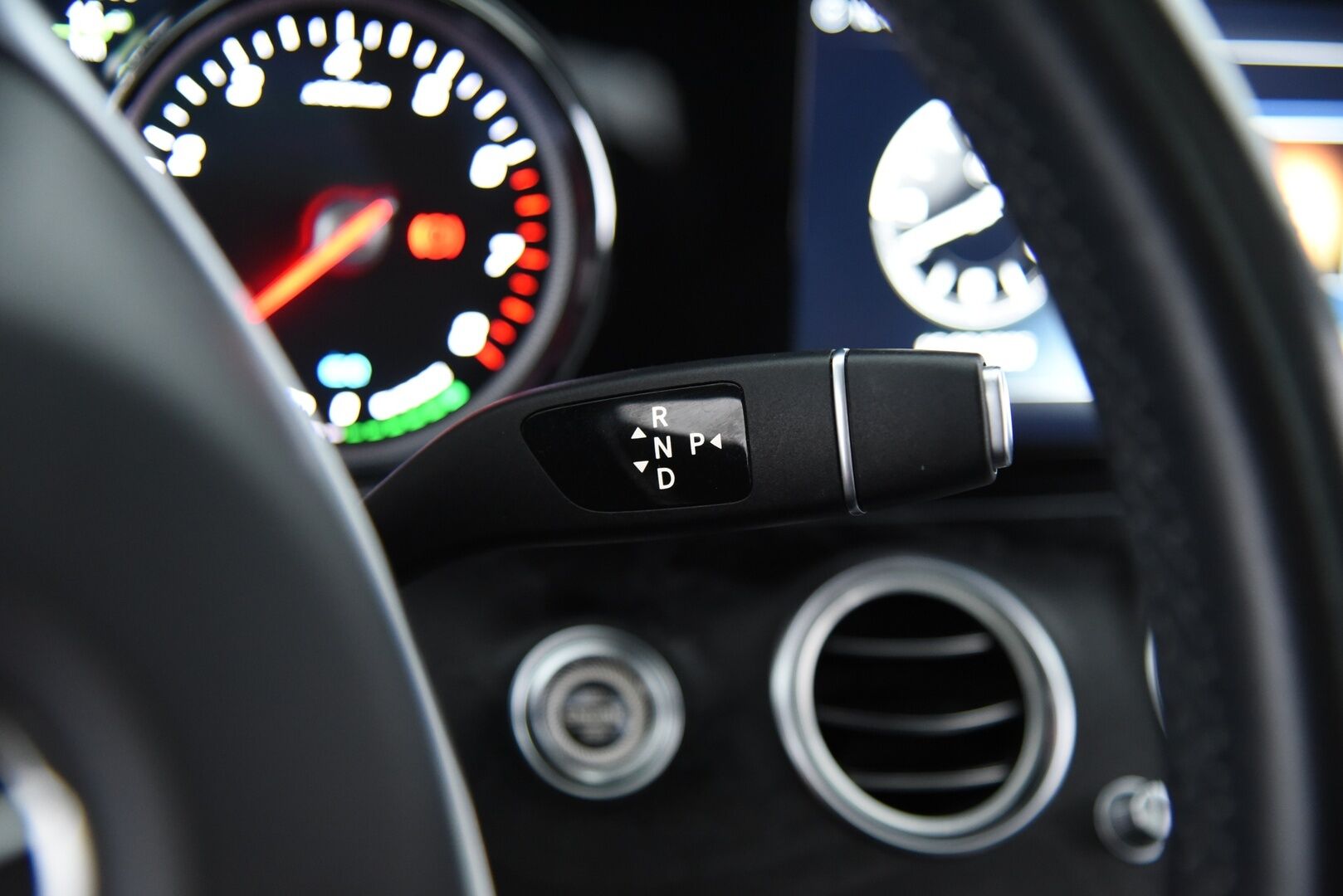 Mercedes-Benz E 2018 350 e A Premium Business AMG / Distronic+ / Panorama / P-kamera / NAVI / Ambiente valaistus / LED high performance - Juuri Tehty Laaja Huolto !