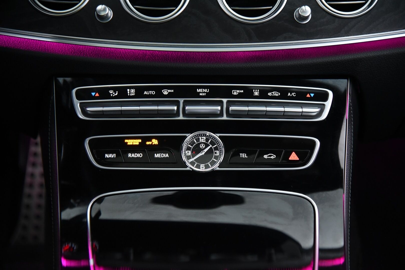 Mercedes-Benz E 2018 350 e A Premium Business AMG / Distronic+ / Panorama / P-kamera / NAVI / Ambiente valaistus / LED high performance - Juuri Tehty Laaja Huolto !