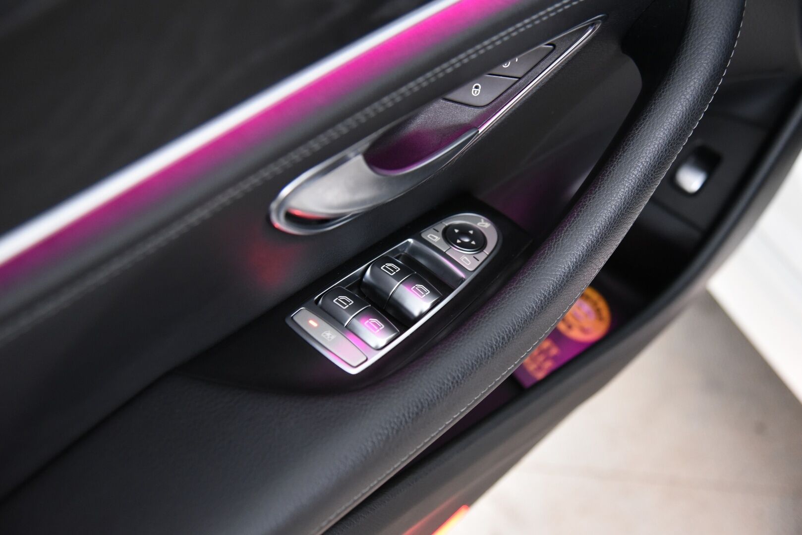Mercedes-Benz E 2018 350 e A Premium Business AMG / Distronic+ / Panorama / P-kamera / NAVI / Ambiente valaistus / LED high performance - Juuri Tehty Laaja Huolto !