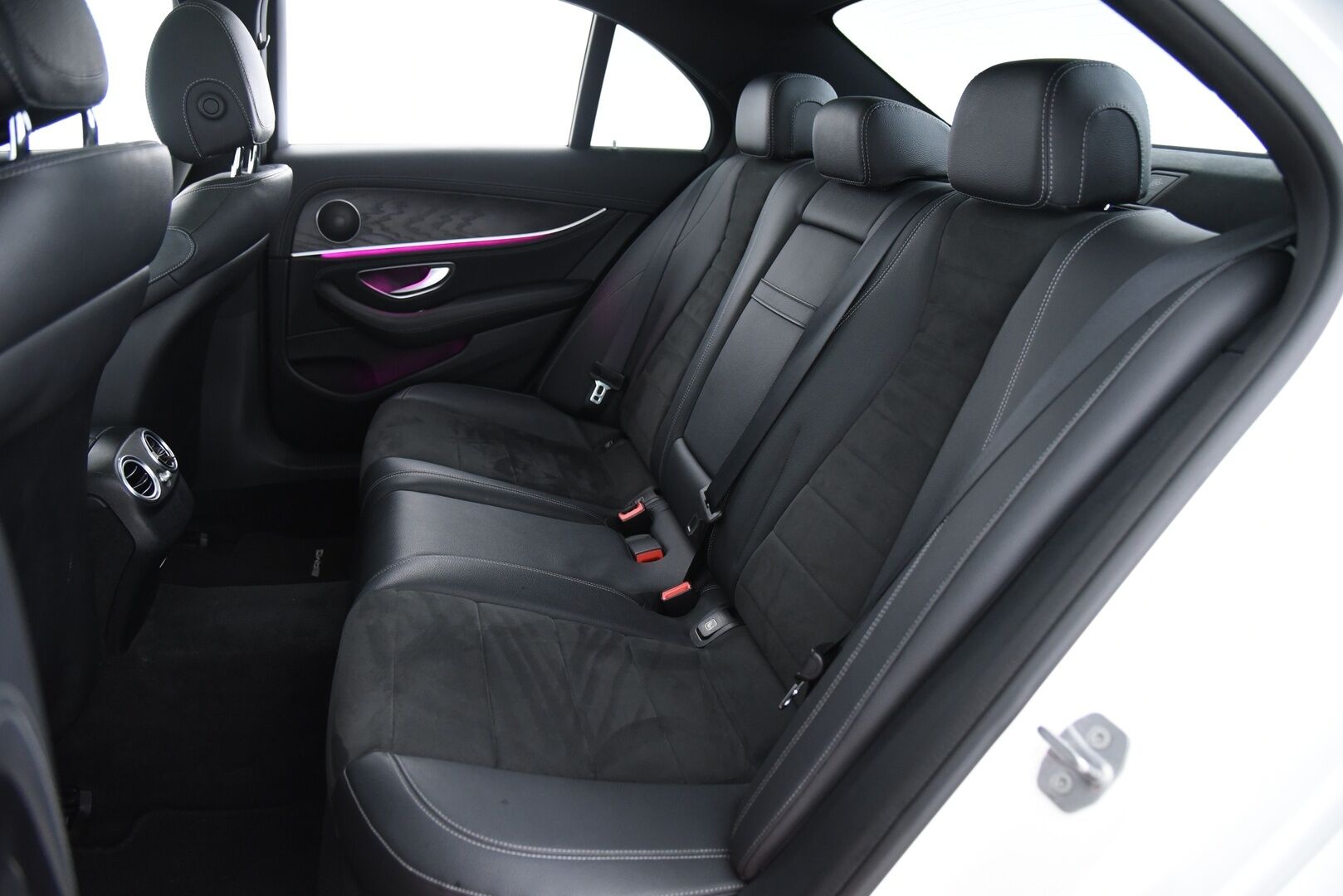 Mercedes-Benz E 2018 350 e A Premium Business AMG / Distronic+ / Panorama / P-kamera / NAVI / Ambiente valaistus / LED high performance - Juuri Tehty Laaja Huolto !