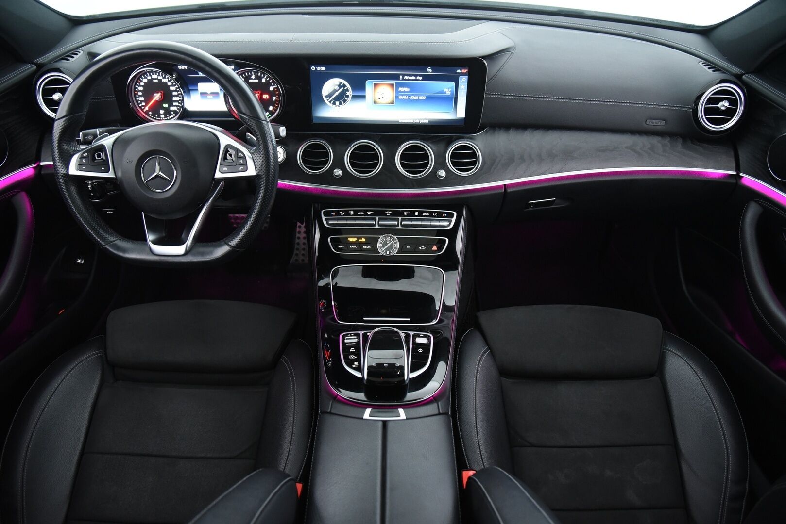 Mercedes-Benz E 2018 350 e A Premium Business AMG / Distronic+ / Panorama / P-kamera / NAVI / Ambiente valaistus / LED high performance - Juuri Tehty Laaja Huolto !